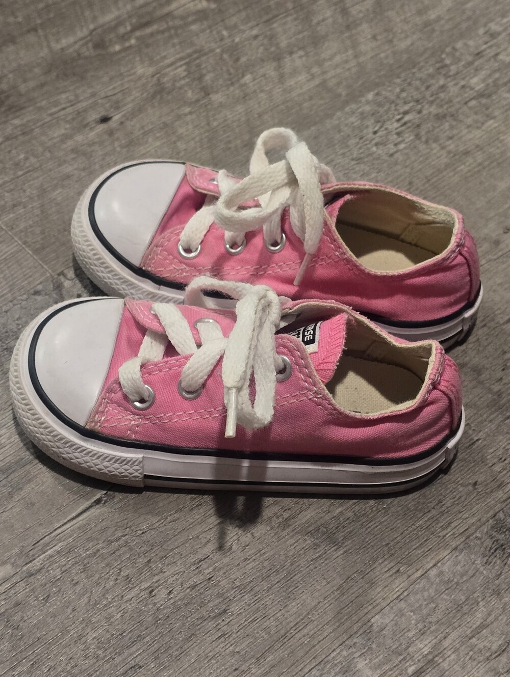 Pink Converse - Picture 1 of 4